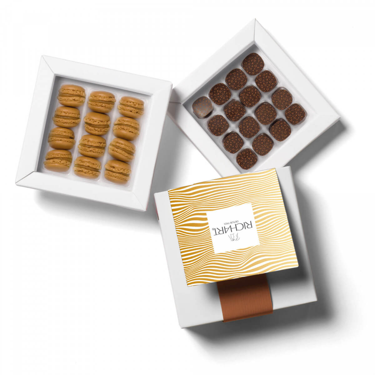 Box of 28 pieces Caramel Sensation. Filled Chocolates and mini French Macarons.