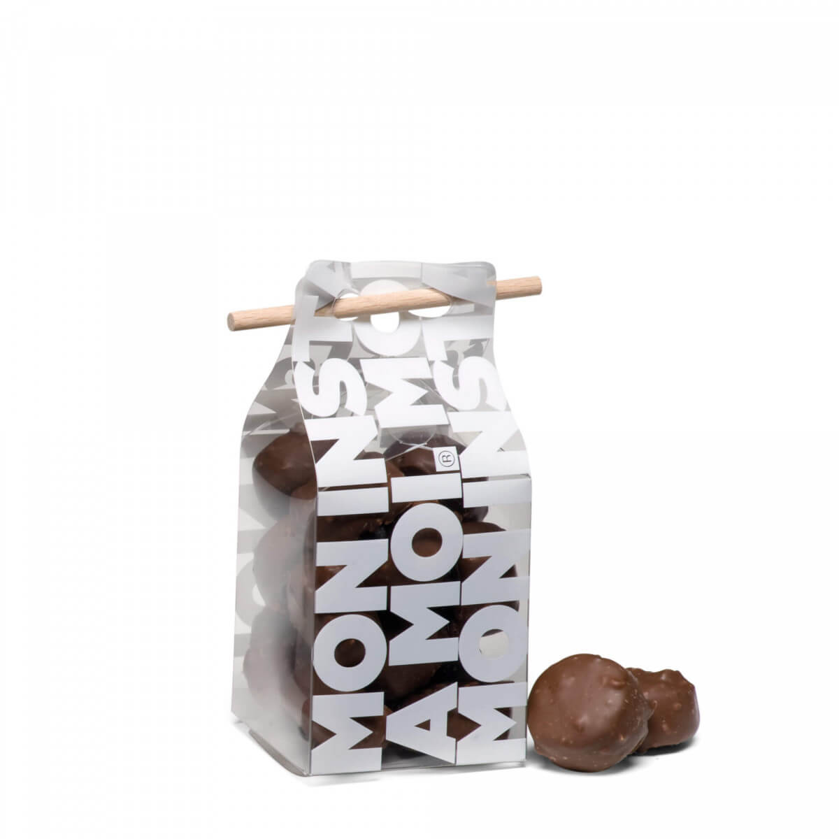 Hazelnut pralines coated with milk chocolate for a crunchy texture that'll take you back to your childhood!