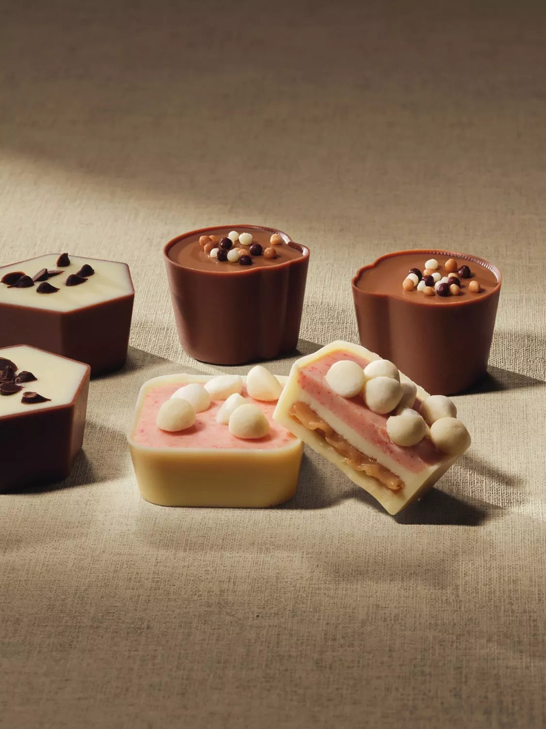 Hotel Chocolat Patisserie Dreamer Chocolate Box 18-Piece, 235g