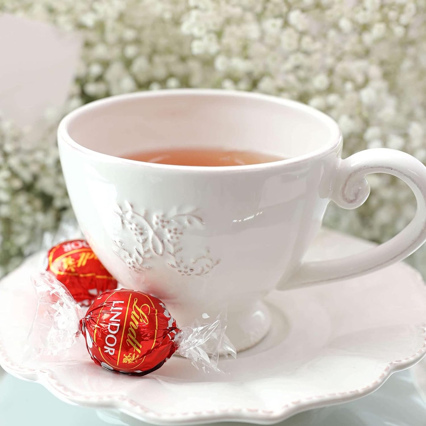 Lindt Lindor Milk Chocolate Truffles Bag - Approx 80 balls, 1 kg - Chocolate Truffles with a Smooth Melting Filling - Chocolate Gifts Heaven