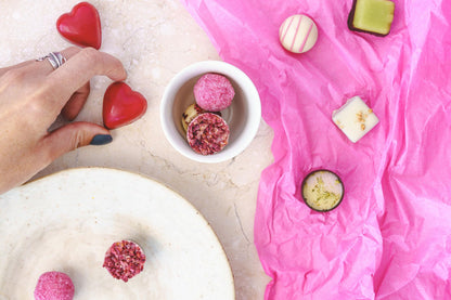 CocoLakka | 20 Enchanting Hand Picked Chocolates Gifts for Women | Finest Artisan Chocolate Gift Box Set | Hand Made English & Belgian Luxury Chocolates for Fathers Day, Birthday Him Her - Chocolate Gifts Heaven