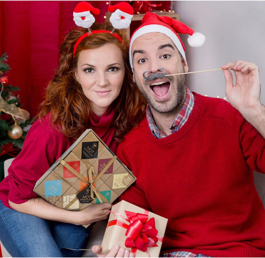 Hot Chocolate Gift Set | 9 Luxury Cocoa Powder Flavours Mini Marshmallows Gingerbread Men Biscuits