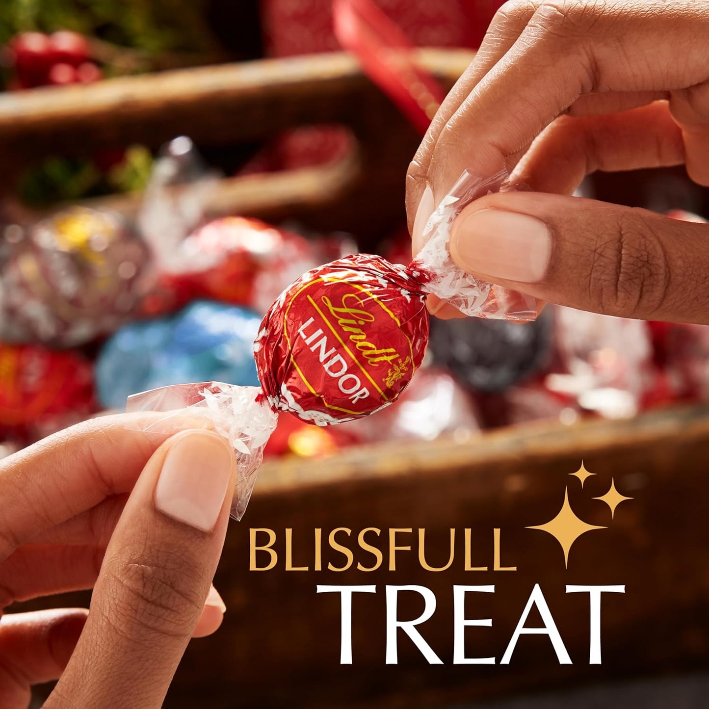 Lindt Lindor Silver Assorted Chocolate Truffles – 1kg Bag (Approx. 80 Balls) – Smooth Filling – Valentine, Christmas, Gift, Birthday, Congratulations, Sharing Treat