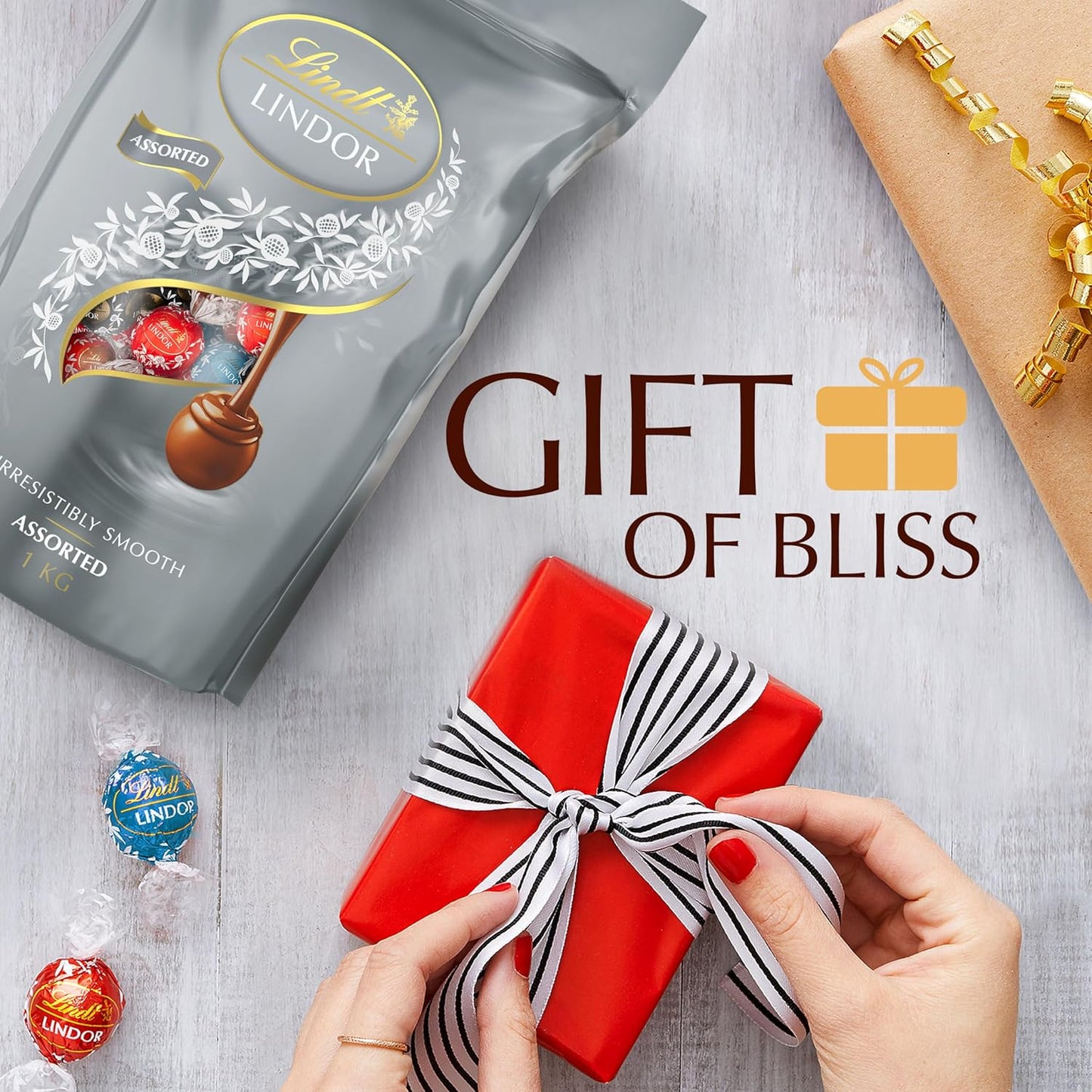 Lindt Lindor Silver Assorted Chocolate Truffles – 1kg Bag (Approx. 80 Balls) – Smooth Filling – Valentine, Christmas, Gift, Birthday, Congratulations, Sharing Treat