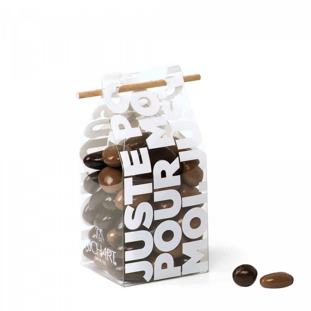Pochon with assorted almonds and hazelnuts coated with dark and milk chocolate 5.8 oz.