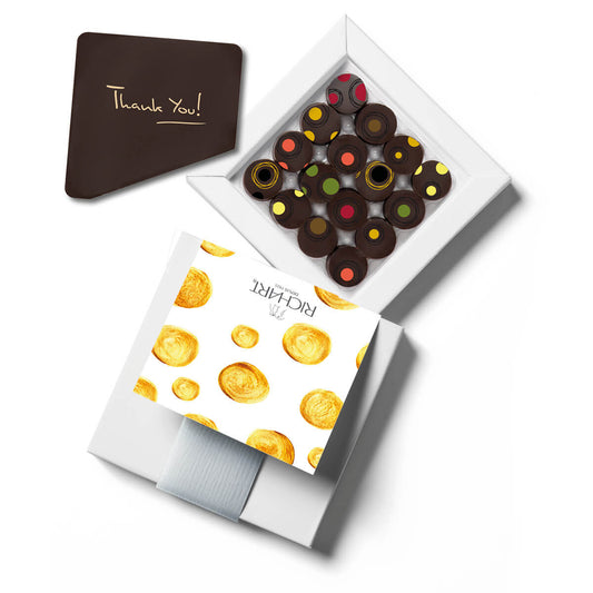 Gift Box of 16 chocolates + a "thank you" Chocolate Card.. Ganaches with liquide core. Assortment of 7 flavors. A unique experience to offer.