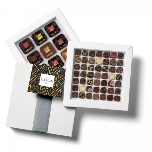 Gift box of 85 Fine Chocolates. Initiation for an amazing tasting cession. Iconic collections from the french chocolatier Richart.