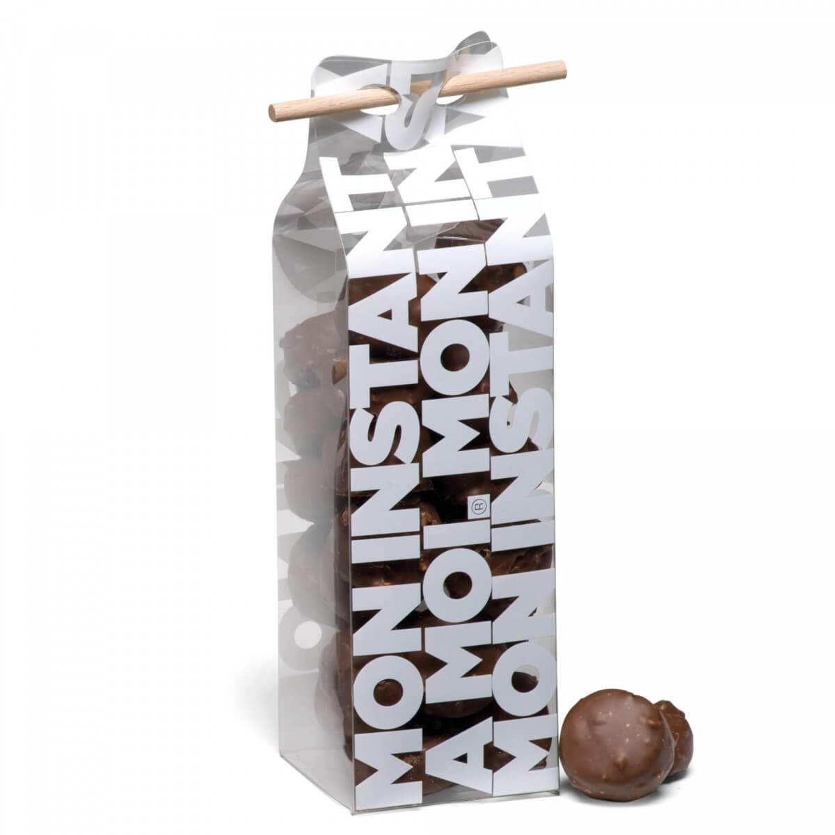 Hazelnut pralines coated with milk chocolate for a crunchy texture that'll take you back to your childhood!