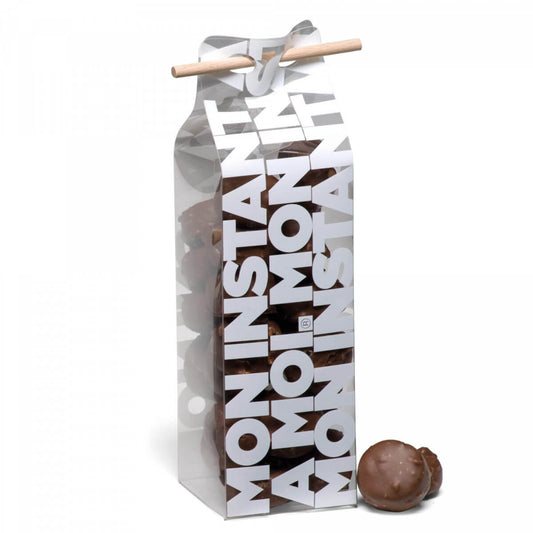 Hazelnut pralines coated with milk chocolate for a crunchy texture that'll take you back to your childhood!