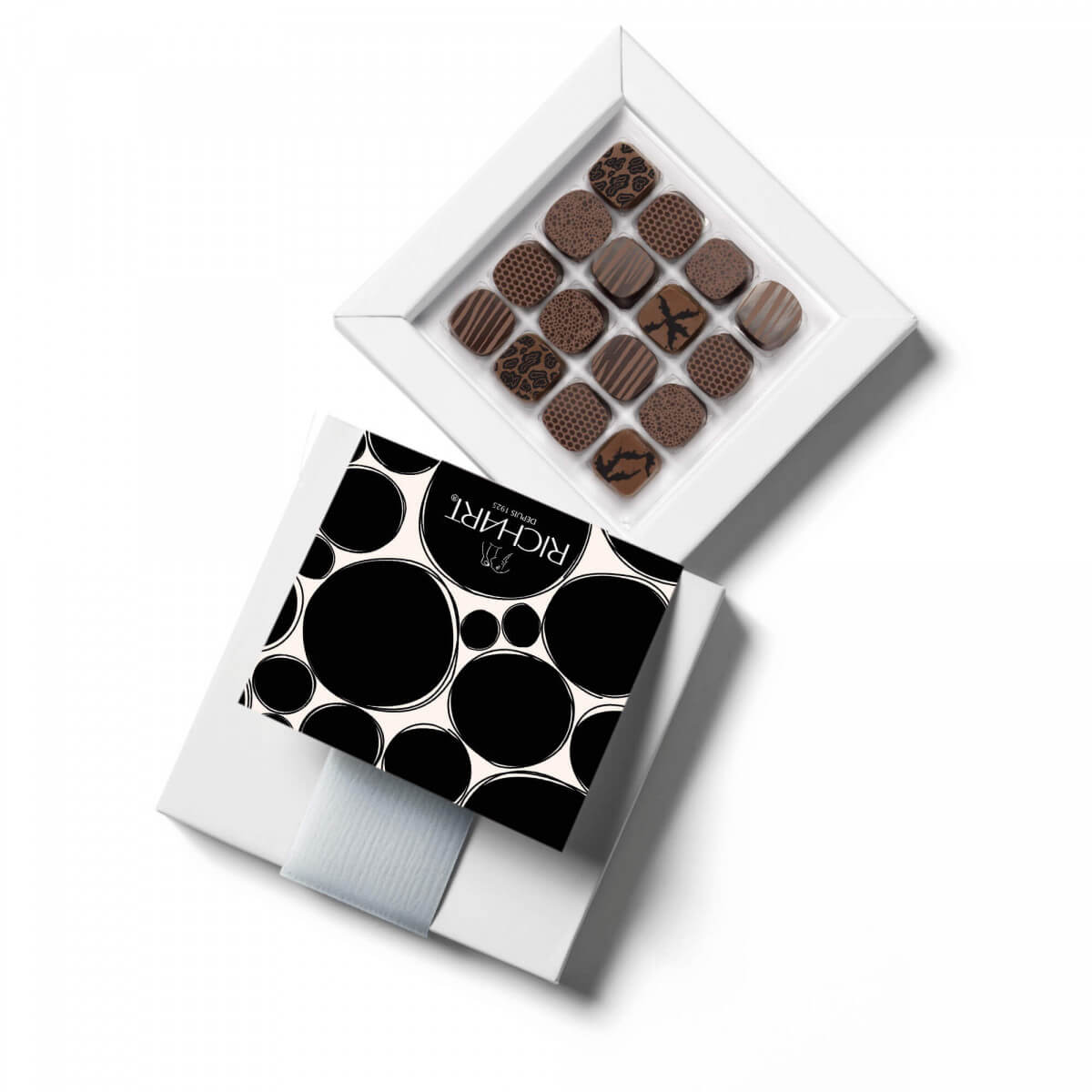 Basket of 16 Filled Gourmet Dark Chocolates. Silky ganaches of fine aromatic cocoa. Iconic collection of the french chocolatier Richart