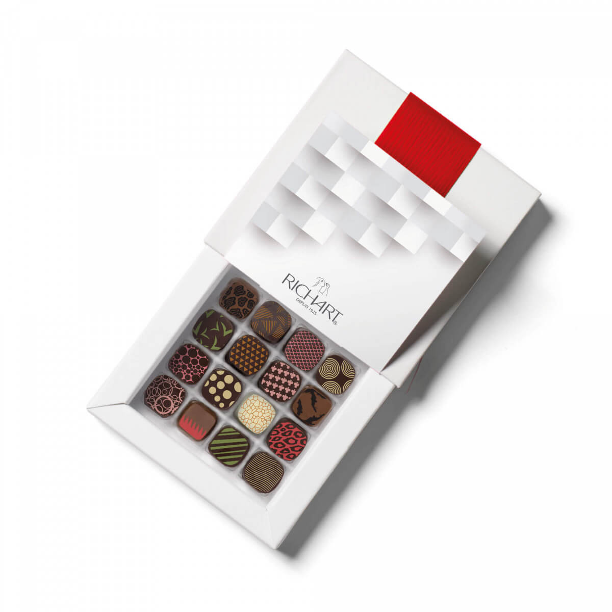Box of 16 Fine filled chocolates-iconic collection of the french chocolatier RICHART. Traditional and exotic flavors. Unmissable Luxury Chocolates.