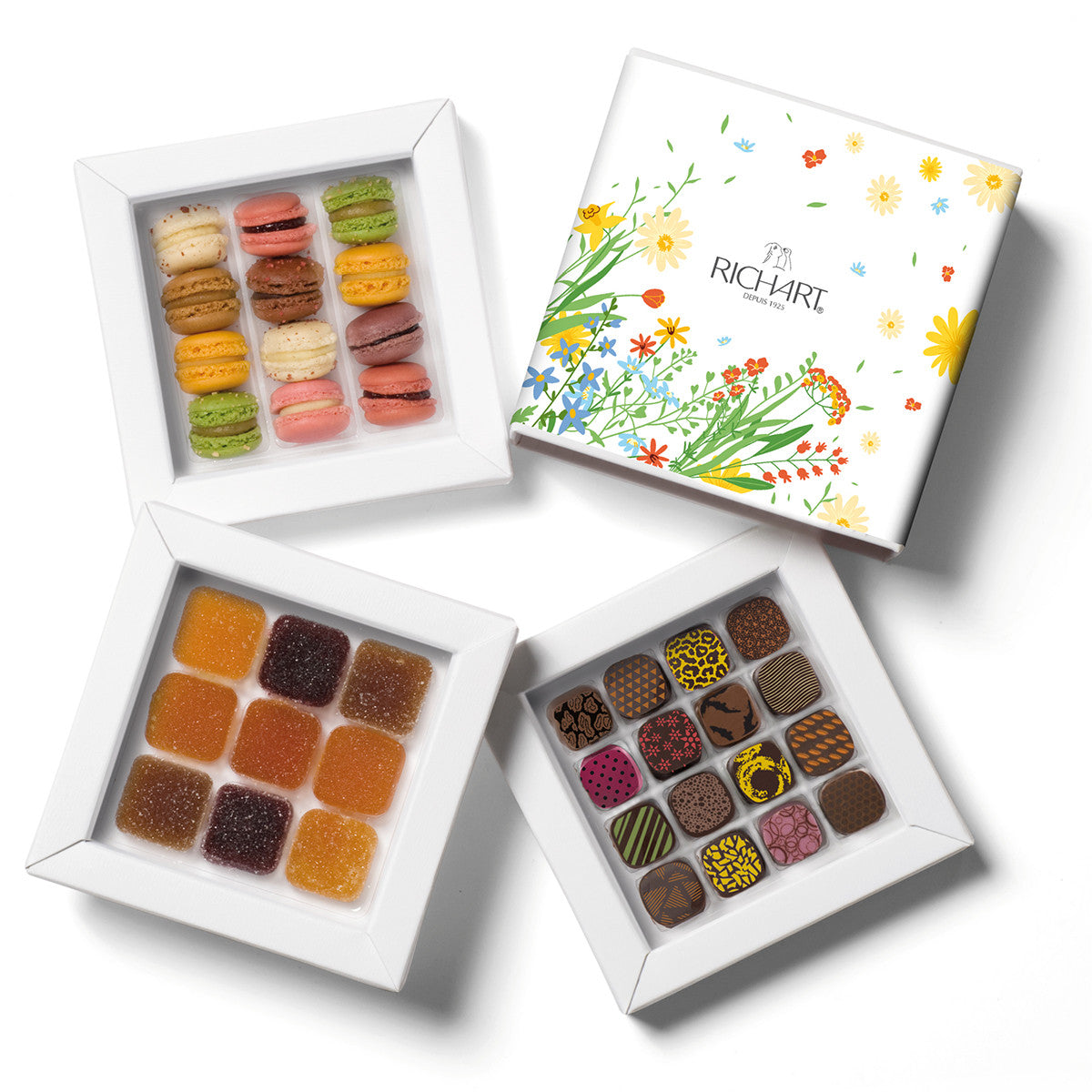 Springtime box, 16 chocolates, 12 macarons and 9 pâtes de fruits. Gourmet products in a refined ballotin.